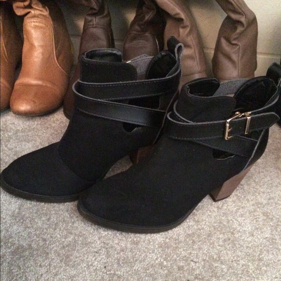 Price ✂️✂️Black booties