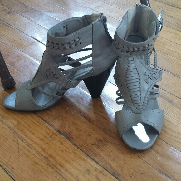 Grey high heels - Picture 2 of 4