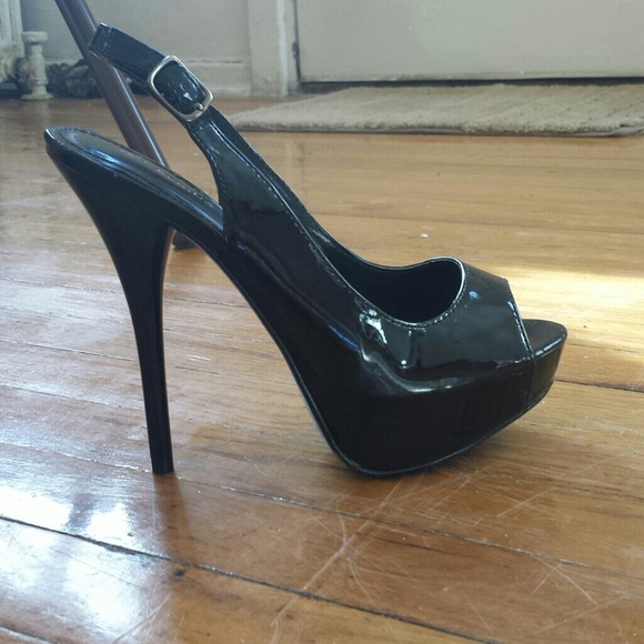Black high heels BRAND NEW!! - Picture 3 of 4