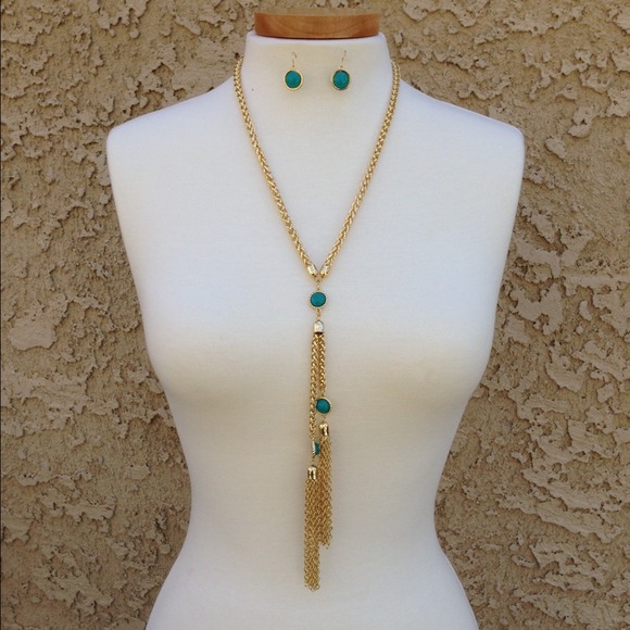 Gold tone necklace set
