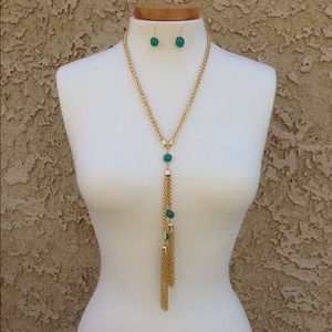 Gold tone necklace set