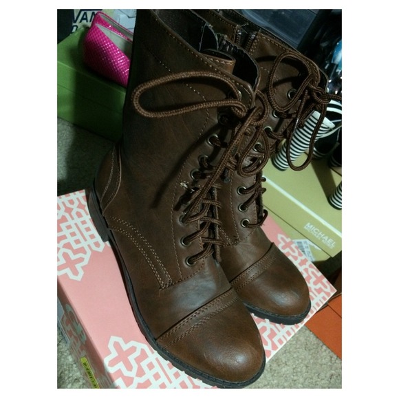 Robert Wayne Brown tie-up/zipper boot
