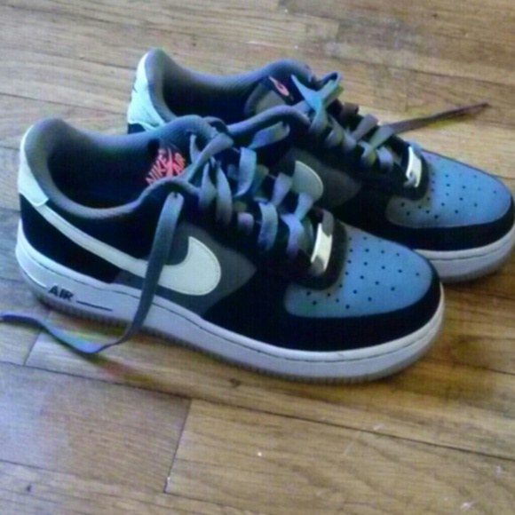 Glow in the dark Nikes - Picture 1 of 2