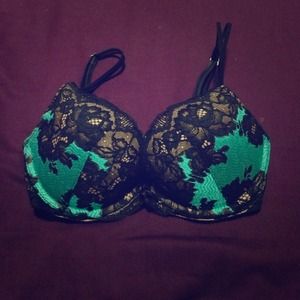 Victoria's Secret Very Sexy push up bra size 32D