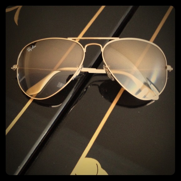 Ray-Ban Classic Aviator Sunglasses in Gold