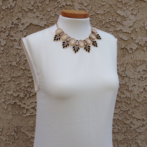 ❌SOLD❌Statement piece. - Picture 2 of 4