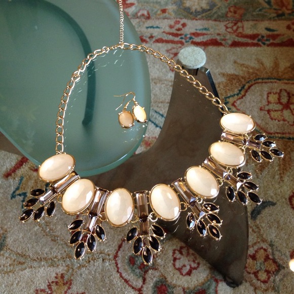❌SOLD❌Statement piece. - Picture 3 of 4