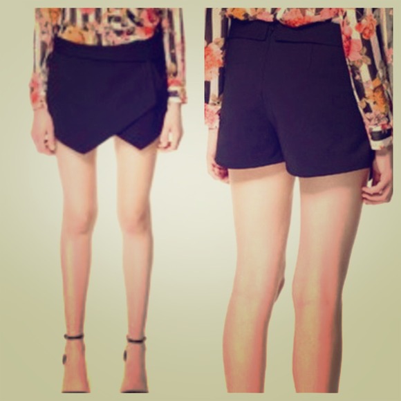 Mère Boutique Pants - Trendy Assymetrical shorts