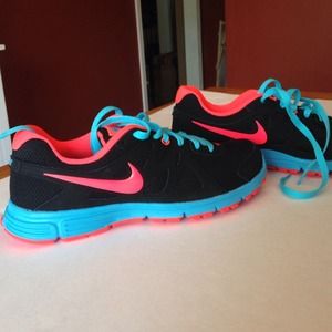 Nike free runs / revolution 2