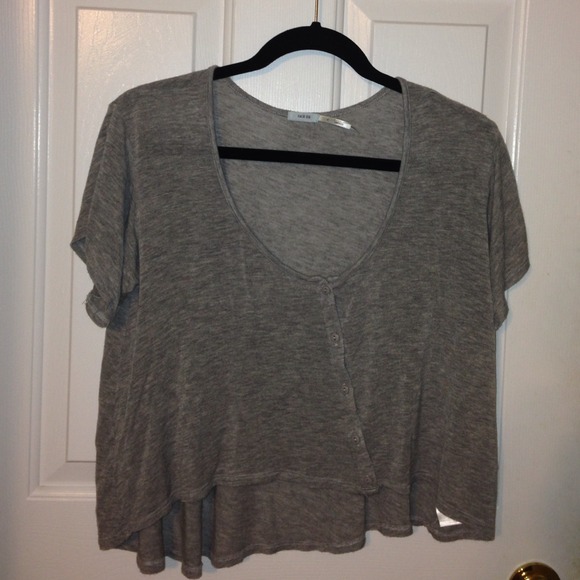 URBAN OUTFITTERS oversized grey crop top