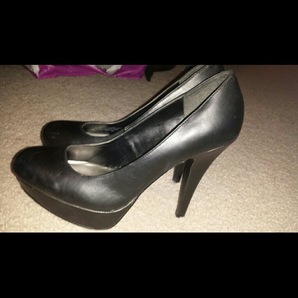Guess Black Pumps size 10