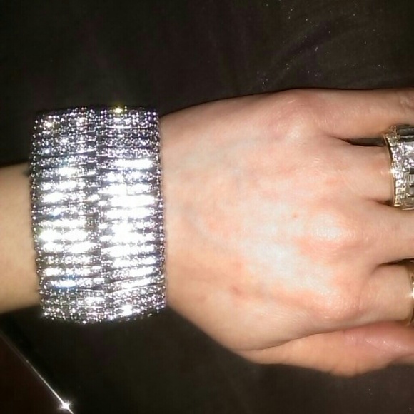 Ainsley Bracelet (Fit SM-MD wrists) - Picture 2 of 4