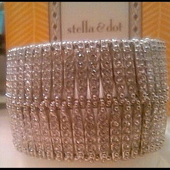 Ainsley Bracelet (Fit SM-MD wrists) - Picture 4 of 4