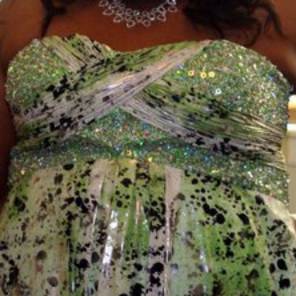 Plus size prom dress - Picture 3 of 4