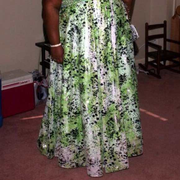 Plus size prom dress - Picture 4 of 4