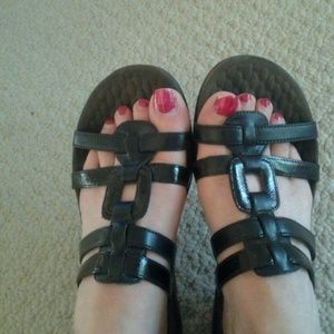 Black Patent Privo Sandles