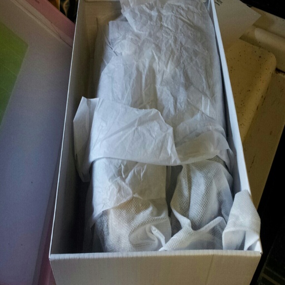 MAKE OFFER!!!! RARE VHTF SPIKED GOLD JC FLATS 8.5 - Picture 2 of 3