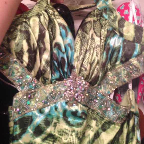 Masquarade formal/prom dress in green animal print - Picture 2 of 4
