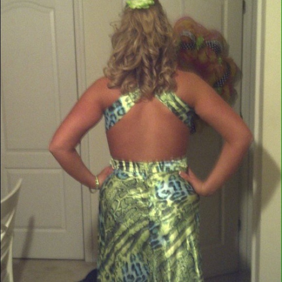 Masquarade formal/prom dress in green animal print - Picture 3 of 4