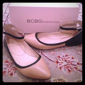 Tan and black BCBGeneration flats