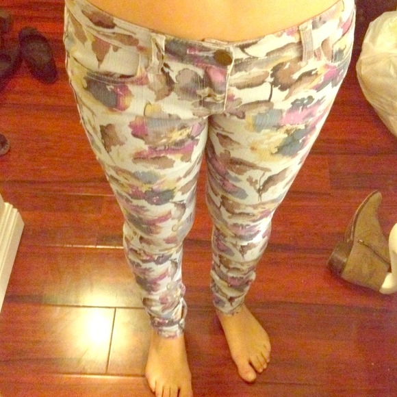 ❌Sold ❌Watercolor ish print jeans