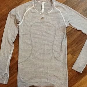 Lulu lemon long sleeved shirt