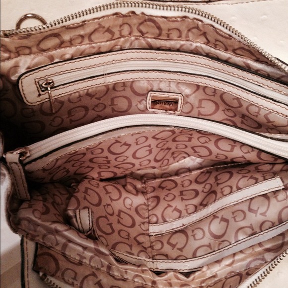 ‼️GUESS‼️ HANDBAG‼️ - Picture 3 of 4