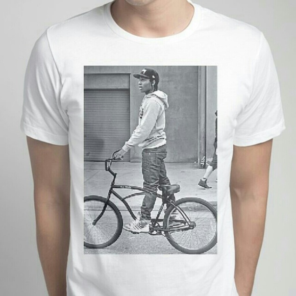 Twiggy Knox Designs Original Graphic design Tee