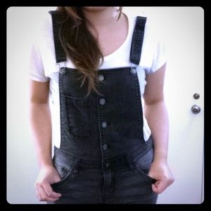 Forever 21 distressed overalls (new w/o tag)