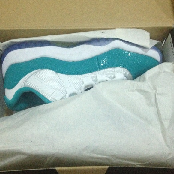 Jordan 11 RETRO LOW GP SIZE 12c in kids!!!
