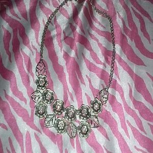 Flower diamond necklace