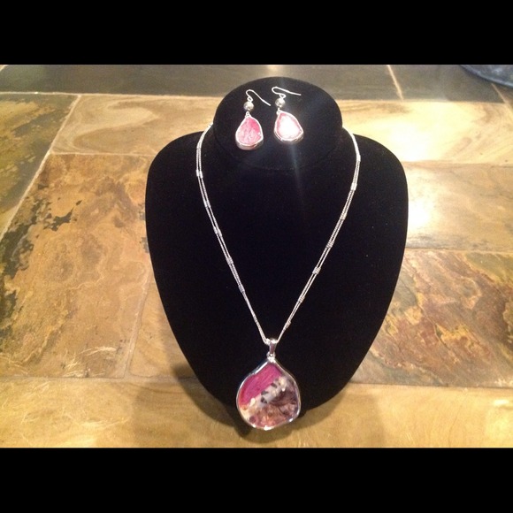 GORGEOUS SPECIALTY BOUTIQUE SET - Picture 1 of 3