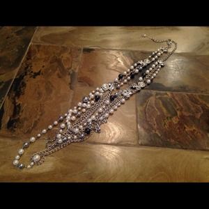 WHITE HOUSE BLACK MARKET NECKLACE