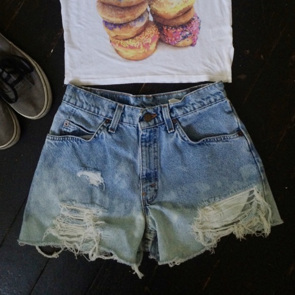 ❤️SOLD❤️ Destroyed High-Waisted Levi's
