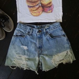 ❤️SOLD❤️ Destroyed High-Waisted Levi's