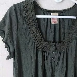 *SOLD* 16W FG olive green top