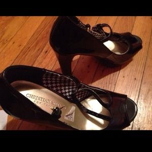 Black heels "final markdown"