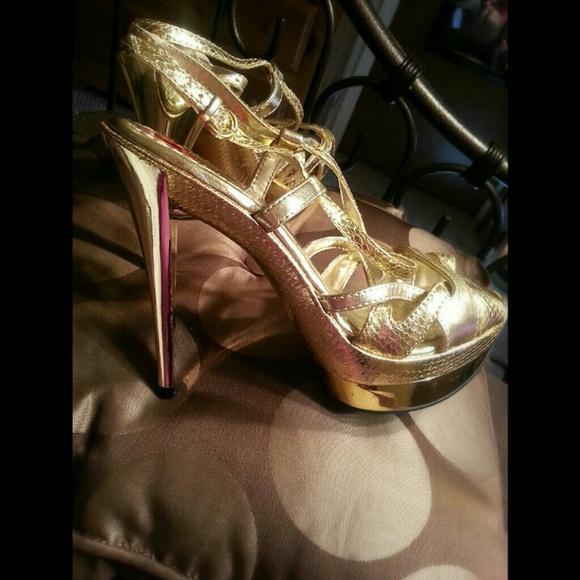 ??Reduced Gold snakeskin platform heels  NWOT