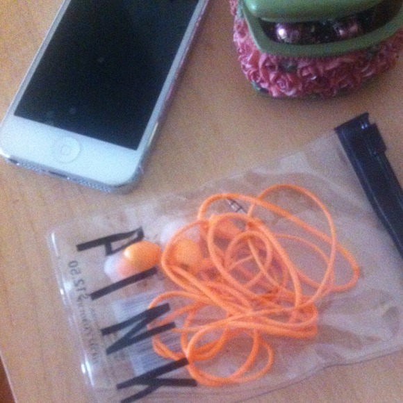 PINK earphone
