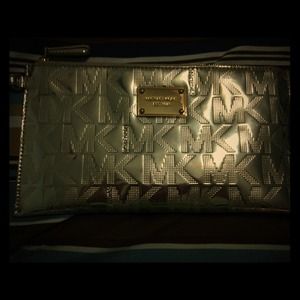 MK AUTHENTIC SMALL WRIST BAG! 😁🙋👜