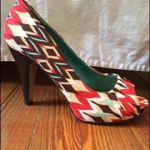 Steve Madden Madden Girl red pattern pumps