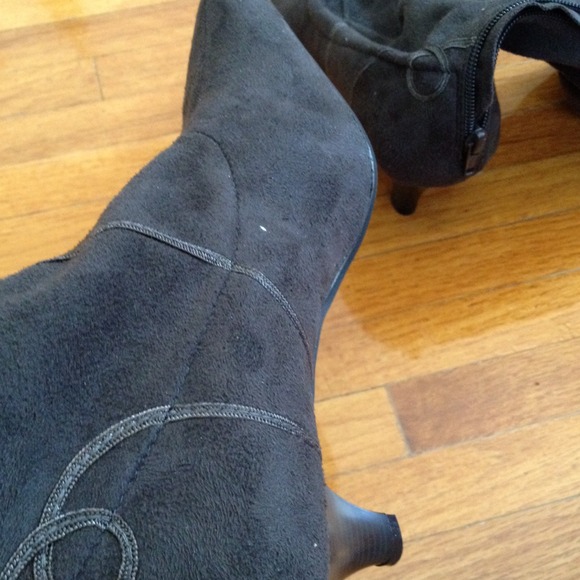 Laura Ashley grey knee high boots! NWT - Picture 4 of 5