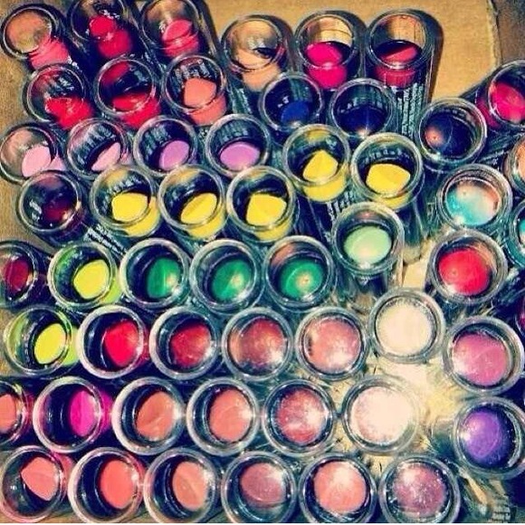 Lipstick - Picture 2 of 4