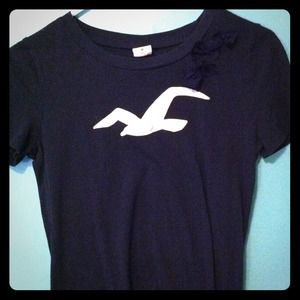 Navy Blue Hollister t-shirt!