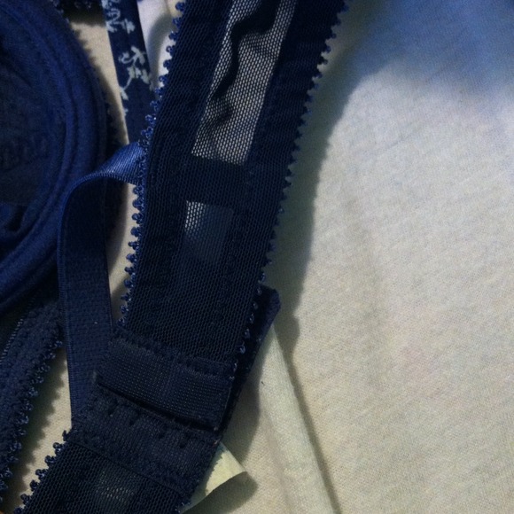 Blue floral bra! - Picture 3 of 4