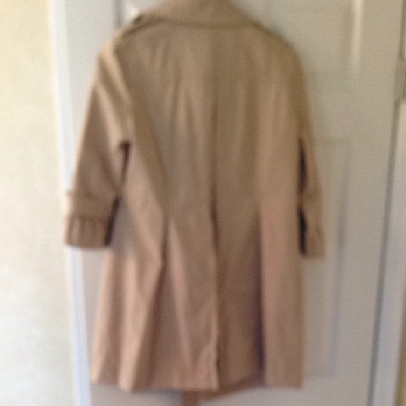 Bebe beige trench coat - Picture 3 of 3