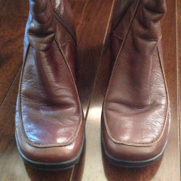 Boots - Picture 3 of 4