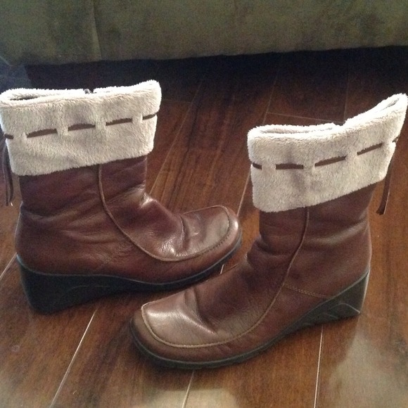 Boots - Picture 4 of 4