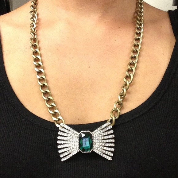 Jewelry - Bow Necklace