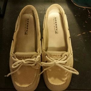 REDUCED Sperry girl size 5 fits a woman's 6.5